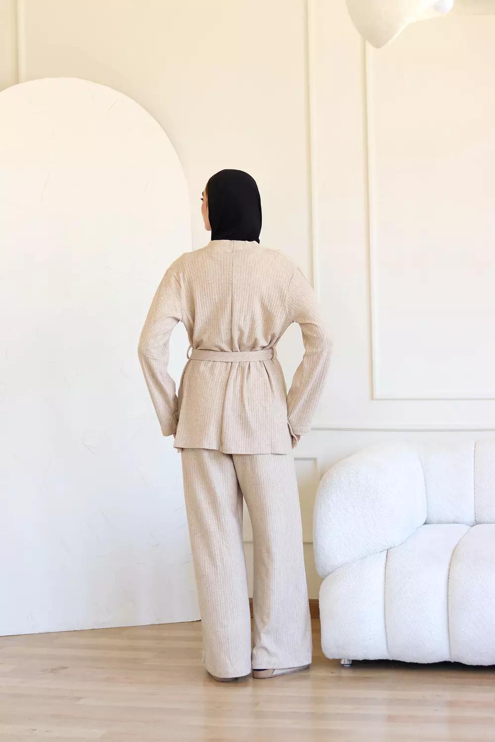 The Cashmere Set In Cafe