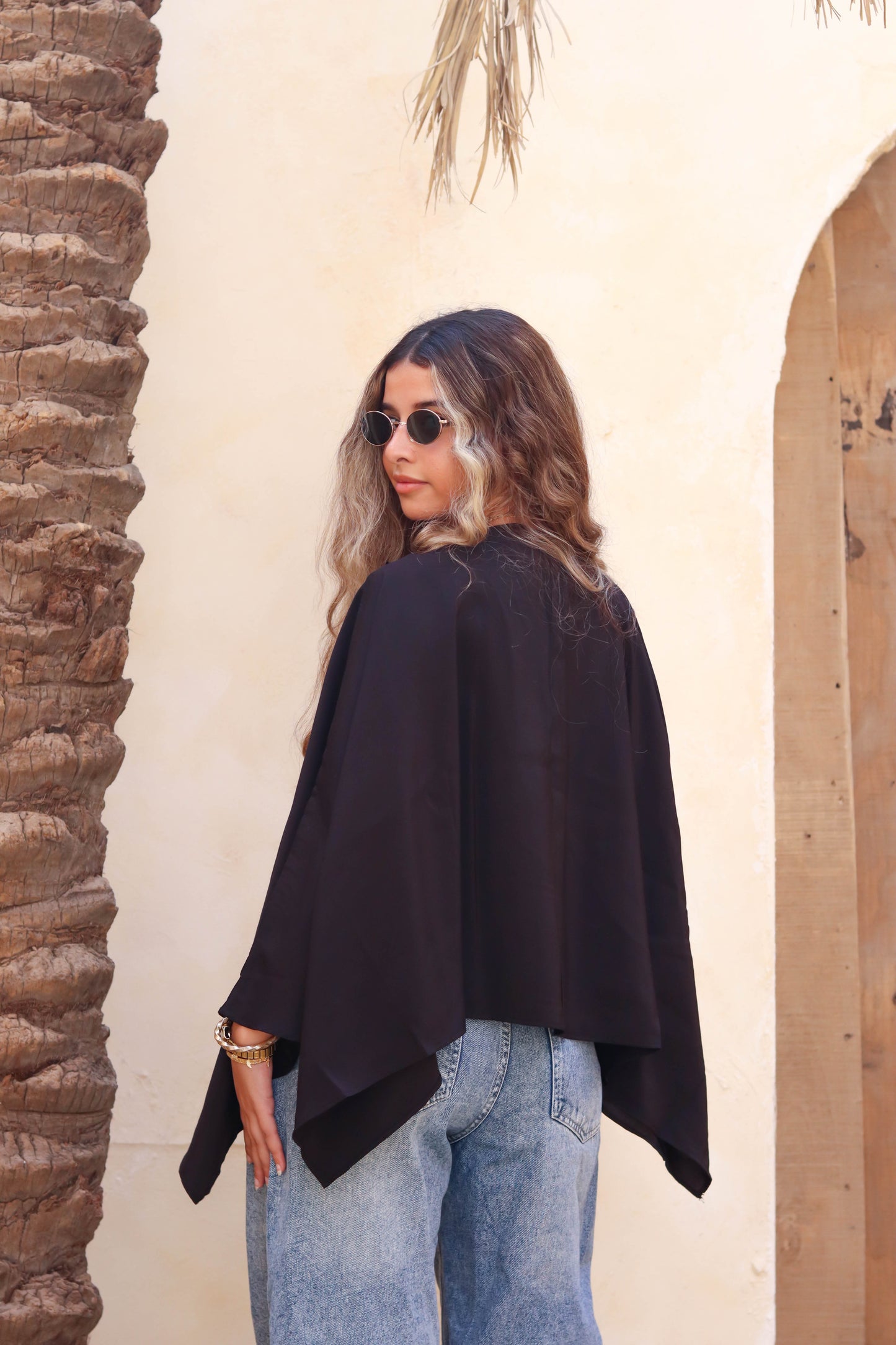 Sleeveless Cape Black