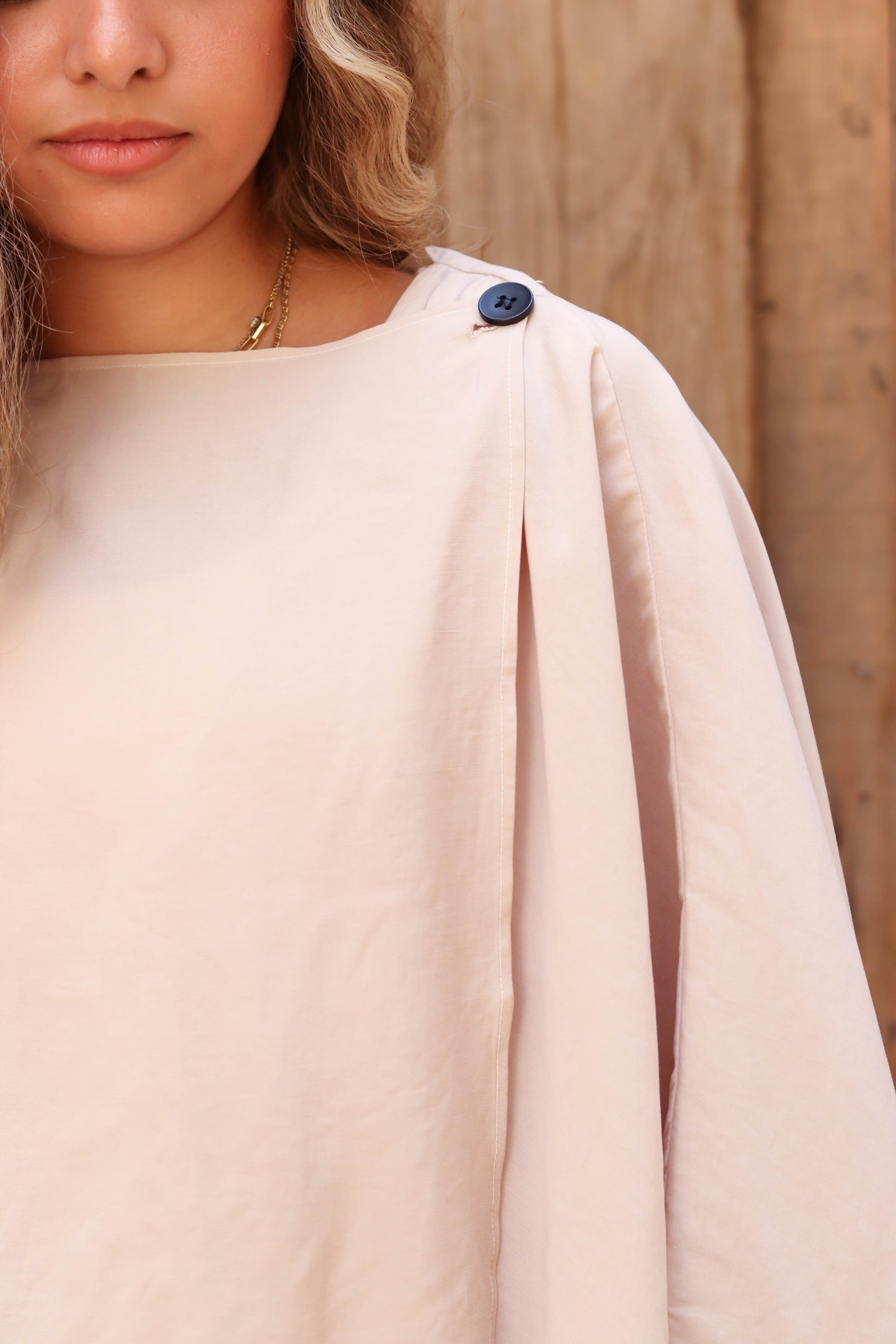 Sleeveless Cape Beige