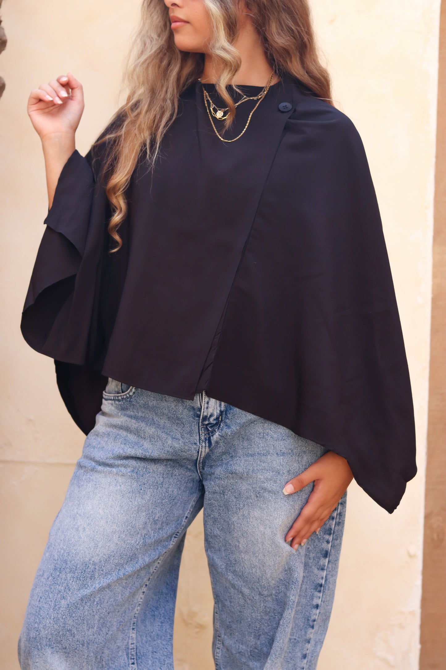 Sleeveless Cape Black