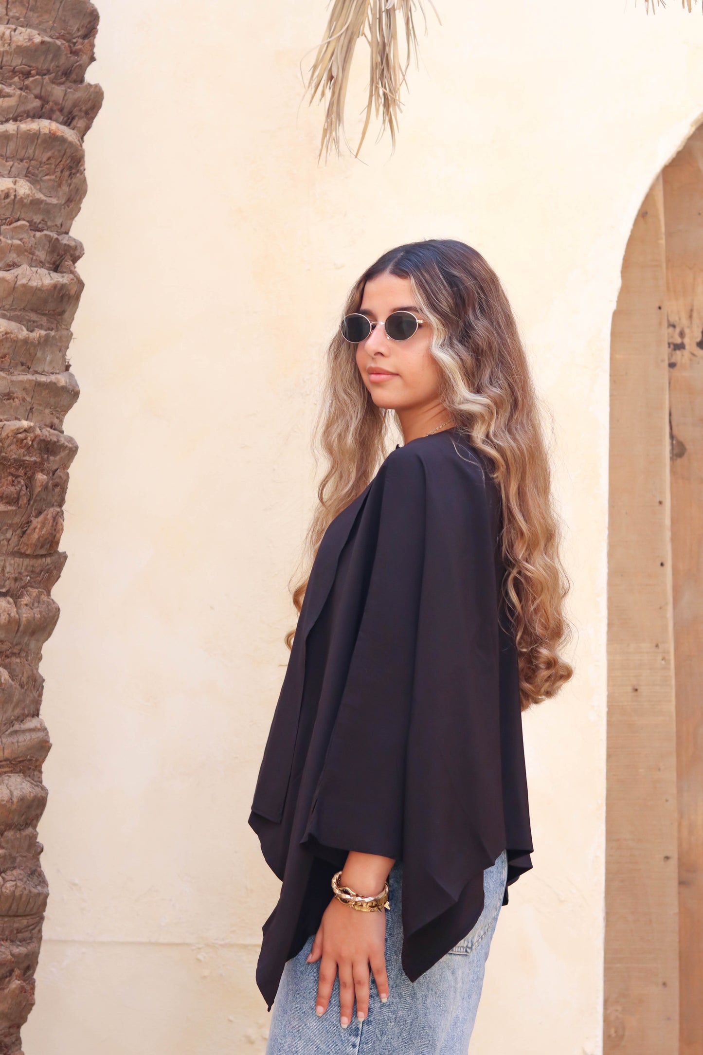 Sleeveless Cape Black